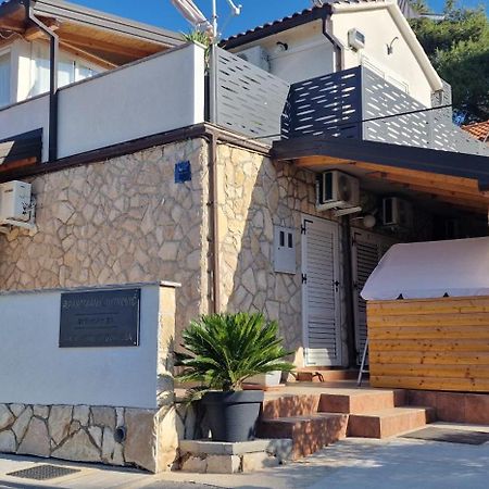Apartmani Dutkovic Vrboska Zewnętrze zdjęcie