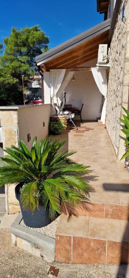 Apartmani Dutkovic Vrboska Zewnętrze zdjęcie
